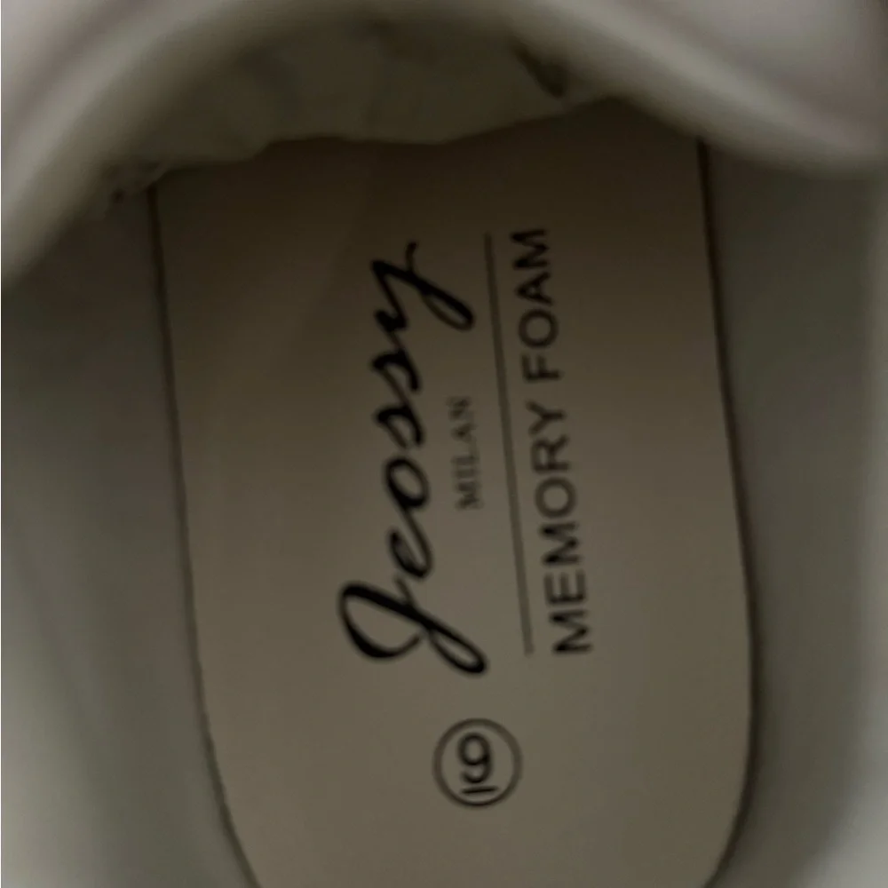 NWT By Jeossy‎ in Milan Casual Fashion Sneaker With Zipper in White - Size 9